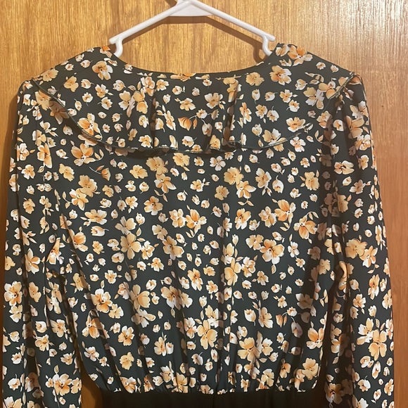 •SHEIN•NWB GORGEOUS GREEN RUFFLE DEEP-V YELLOW FLORAL BODYSUIT SIZE MEDIUM - Picture 8 of 9